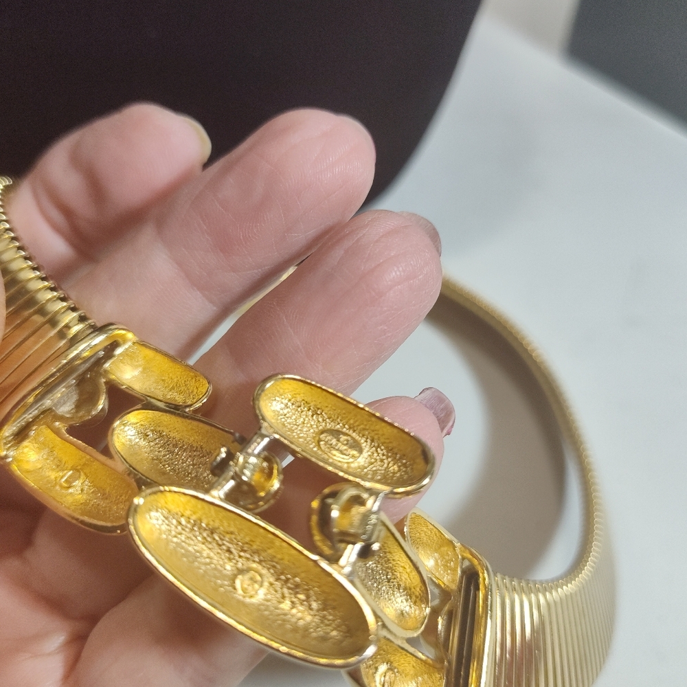 Elegant Givenchy Gold Panther Link  Necklace Statement - Picture 2 of 5